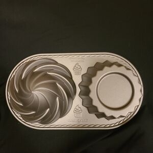 Nordic Ware Giant Cute Cupcake Pan Heavy Cast Aluminum Mold